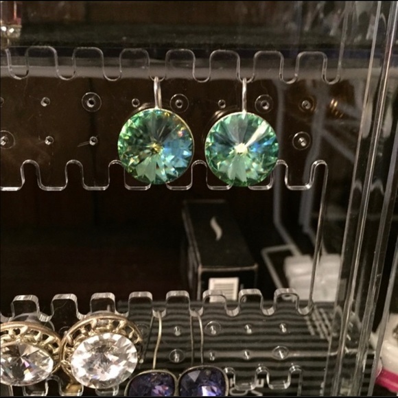 🎁Host Pick🎁 Preciosa green crystal earrings - Picture 3 of 5